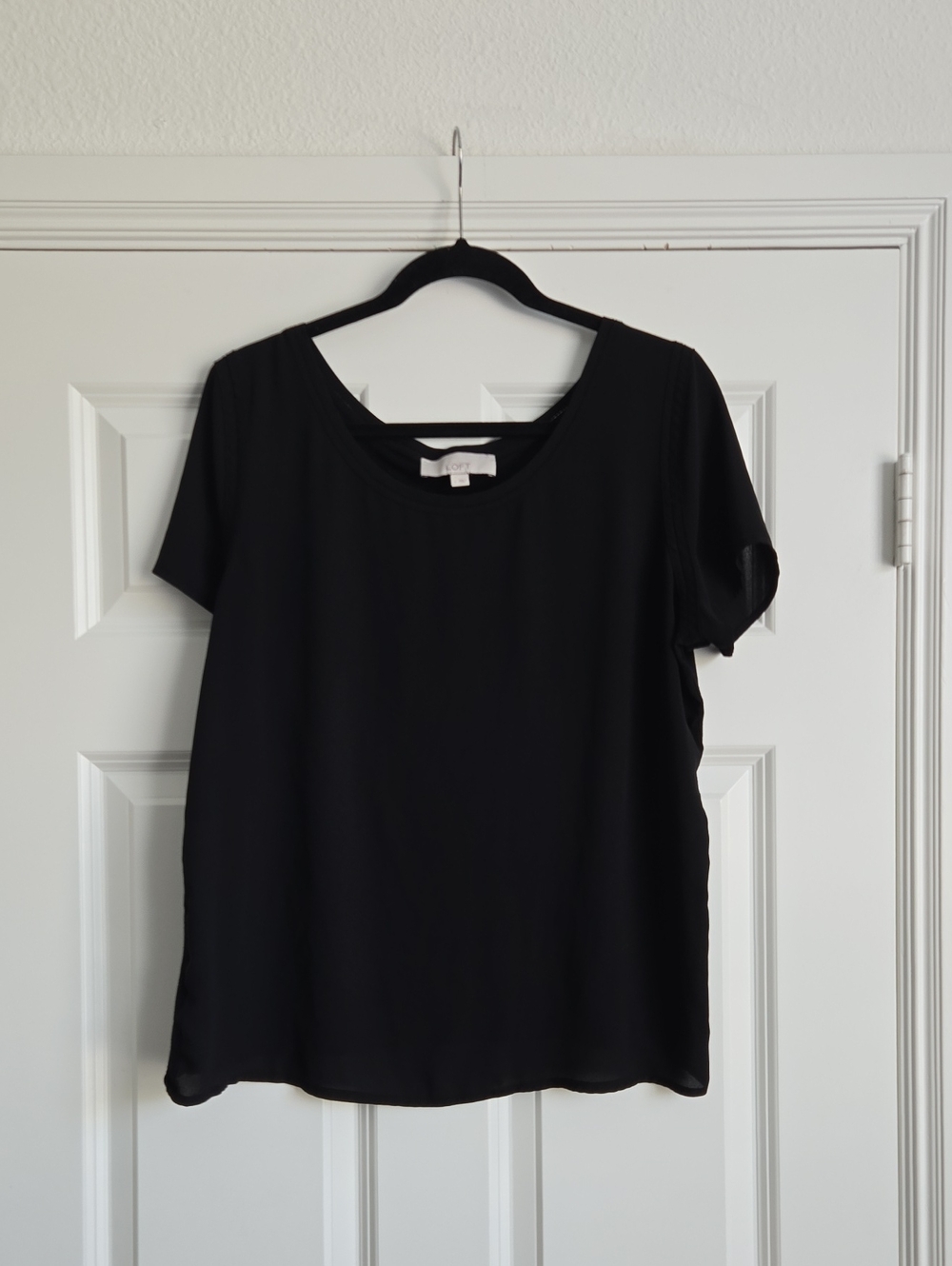 LOFT Black Short Sleeve Scoop Neck Top - Simple Women's Blouse